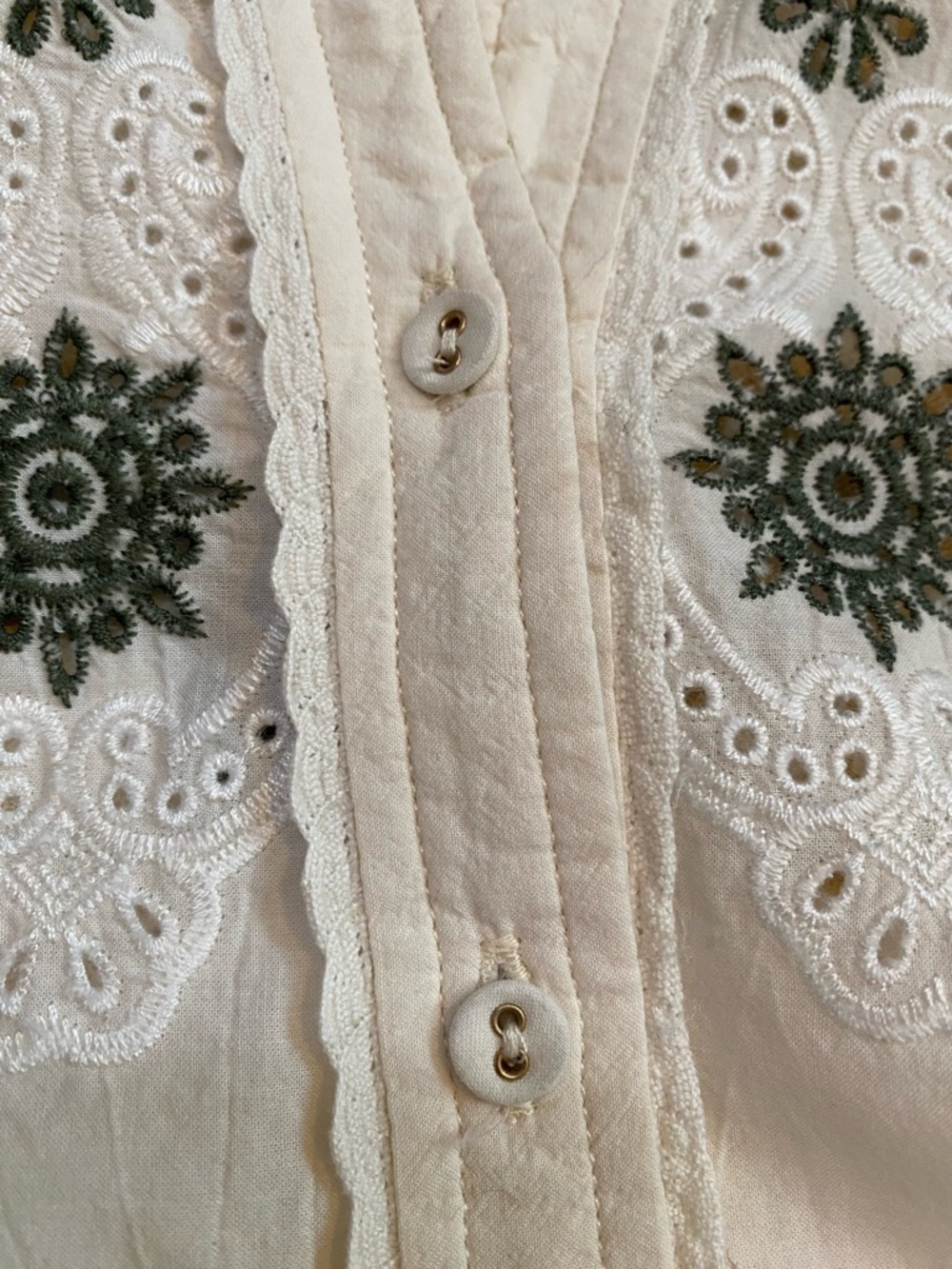 Democracy 1X Cream Colored Embroidered Collared Button-Down Puff Sleeve Blouse - Picture 3 of 10